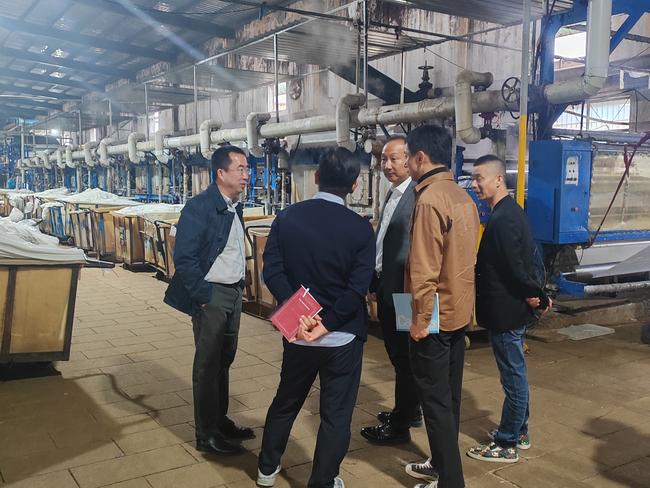 Director of Fast Retailing Group Visits Bailu for Guidance